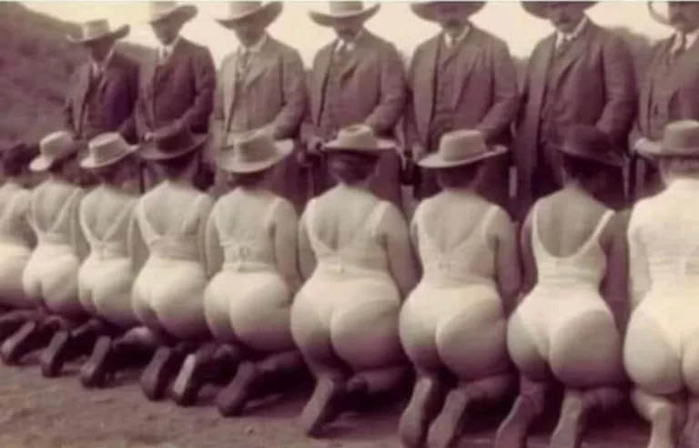 | Shocking Story, This is what wifes had to do in front of public in 1900’s